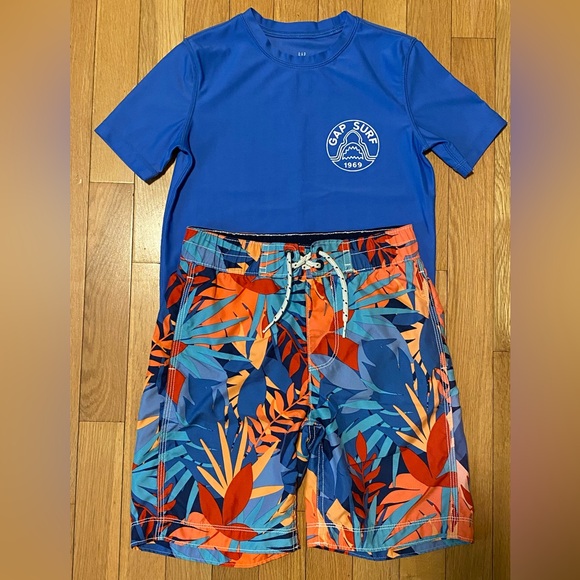 GAP Other - GAP Kids Rash Guard & Swim Trunks Boys size S (6/7)